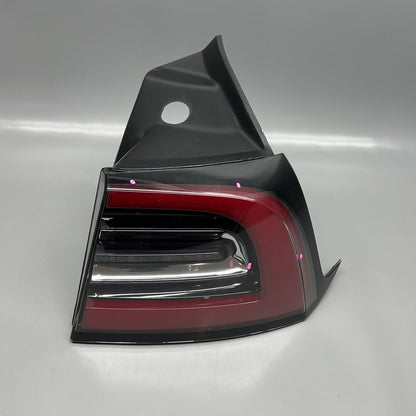 1077398-00-H TESLA MODEL 3 TAIL LIGHT RIGHT PASSENGER LED 2017 18 19 20 2021 OEM 1077398-00-H