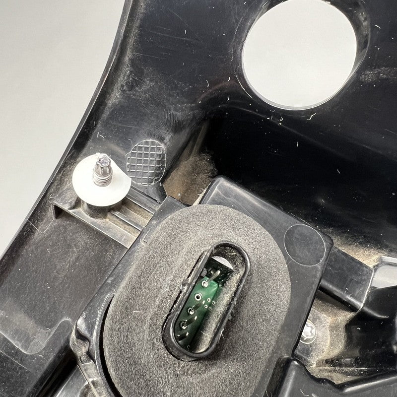 1502086-00-D TESLA MODEL Y TAIL LIGHT LEFT DRIVER 2020 2021 2022 2023 2024 OEM 1502086-00-D