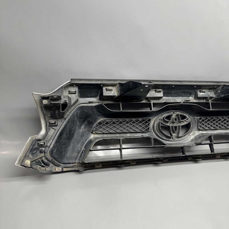 53100-04470 TOYOTA TACOMA GRILLE 2012 2013 2014 2015 OEM 53100-04470 DAMAGED