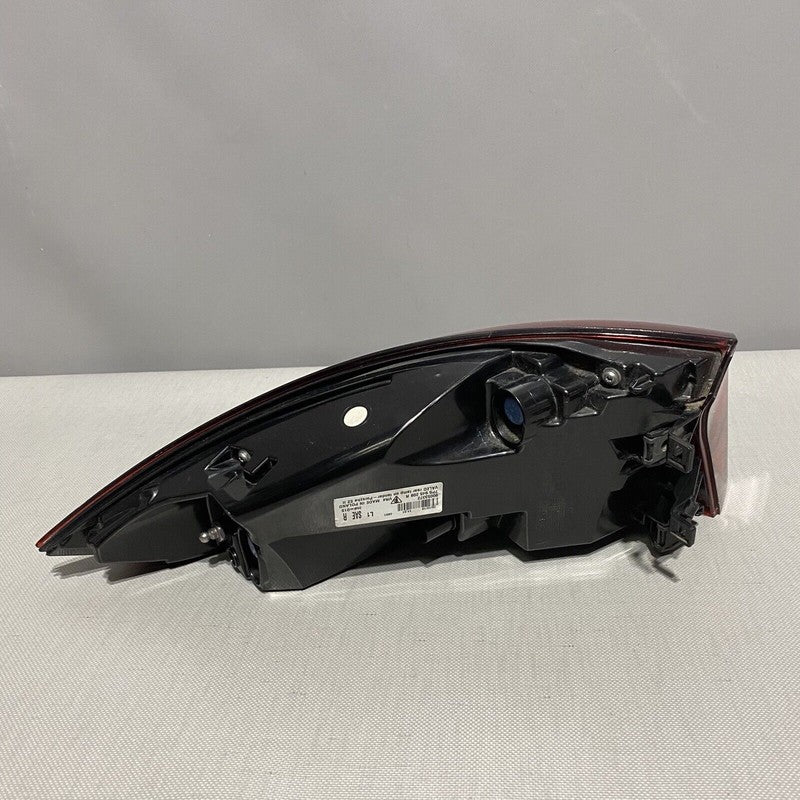 7P5945208R PORSCHE CAYENNE TAIL LIGHT RIGHT PASSENGER 7P5945208R 2015 2016 2017 LED OEM