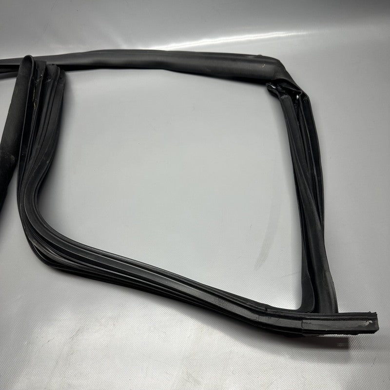1090511-00-D TESLA MODEL 3 DOOR SEAL LEFT REAR 2017 2018 2019 2020 OEM 1090511-00-D