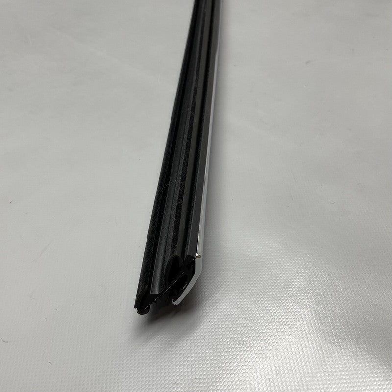 1095786-00-C TESLA MODEL S DOOR WINDOW MOLDING LEFT FRONT 2012-2020 OEM 1095786