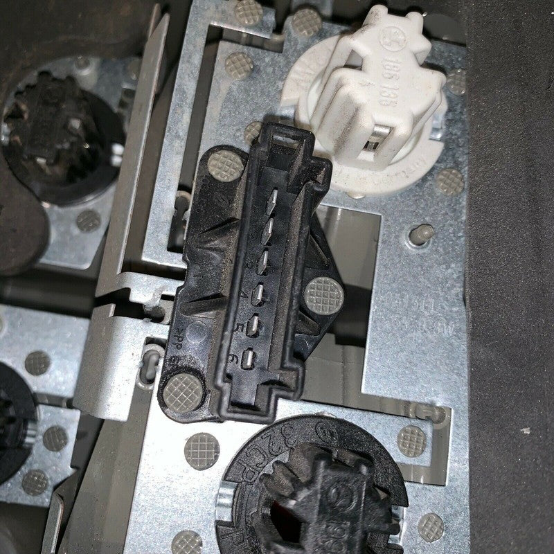 A1648201964 MERCEDES BENZ ML63 ML350 LEFT DRIVER SIDE TAIL LIGHT 2006 2007 2008 OEM