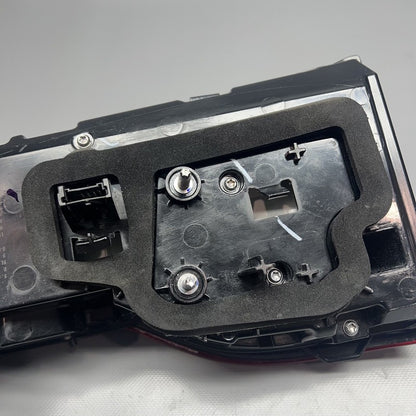 H75A164A304 BMW X7 TAIL LIGHT INNER RIGHT PASSENGER 2019 2020 2021 2022 OEM H75A164A304