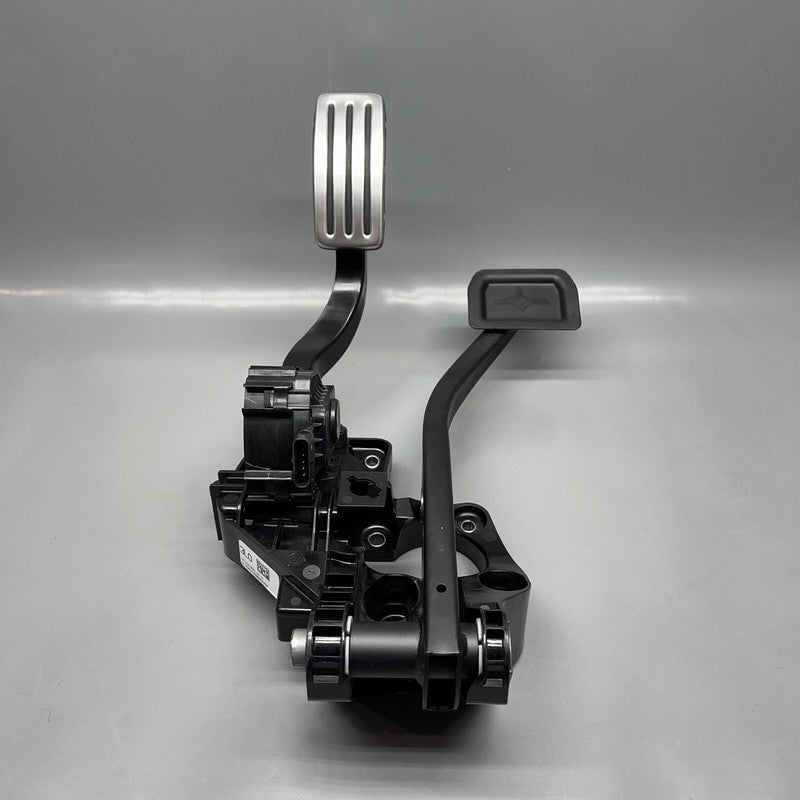 1344691-01-B TESLA MODEL 3 GAS AND BRAKE PEDAL 2024 2025 OEM 1344691-01-B