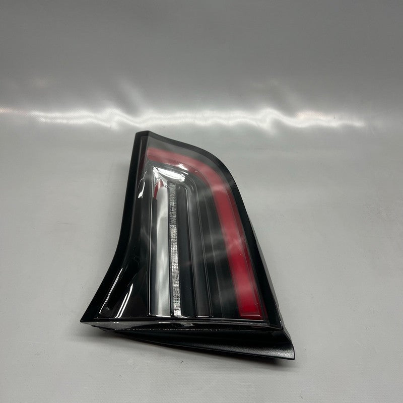 TESLA MODEL 3 TAIL LIGHT TRUNK RIGHT PASSENGER 2017 2018 2019 2020 202