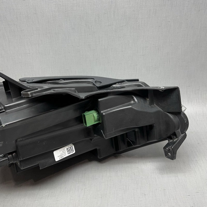 84887857 CHEVROLET TRAVERSE HEADLIGHT LEFT DRIVER 2018 2019 2020 2021 LED OEM 84887857