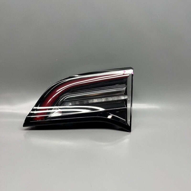 1077402-00-G TESLA MODEL 3 TAIL LIGHT TRUNK RIGHT PASSENGER 2017 18 19 20 2021 1077402-00-G