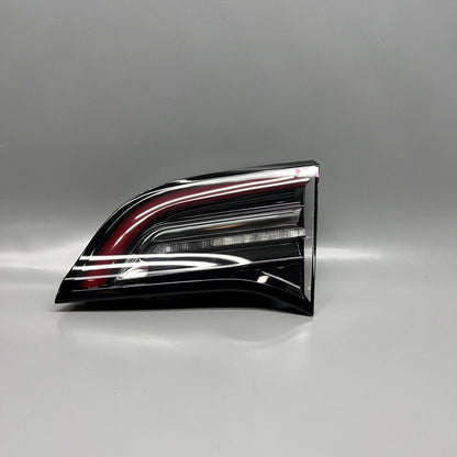 1077402-00-G TESLA MODEL 3 TAIL LIGHT TRUNK RIGHT PASSENGER 2017 18 19 20 2021 1077402-00-G