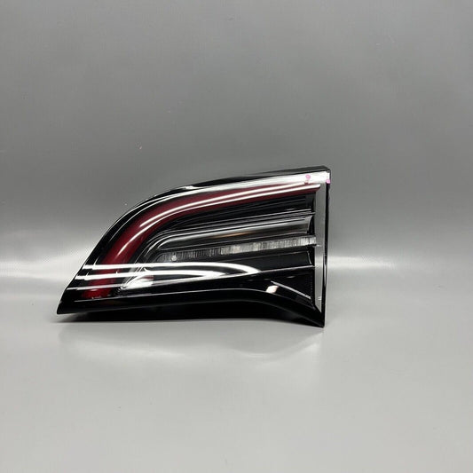 1077402-00-G TESLA MODEL 3 TAIL LIGHT TRUNK RIGHT PASSENGER 2017 18 19 20 2021 1077402-00-G