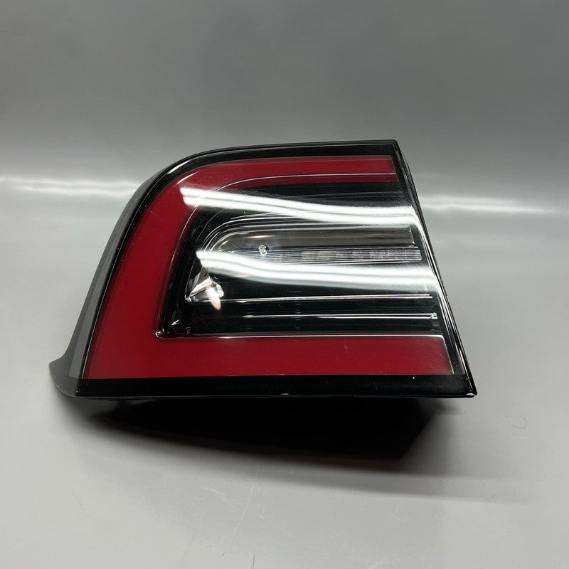 MODEL 3 TESLA MODEL 3 TAIL LIGHT LEFT DRIVER 2017 2018 2019 2020 2021 2022 2023 OEM 