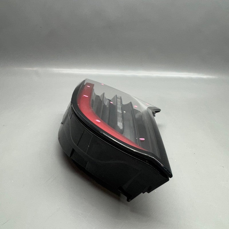 TESLA MODEL Y TAIL LIGHT RIGHT PASSENGER 2020 2021 2022 2023 2024 OEM