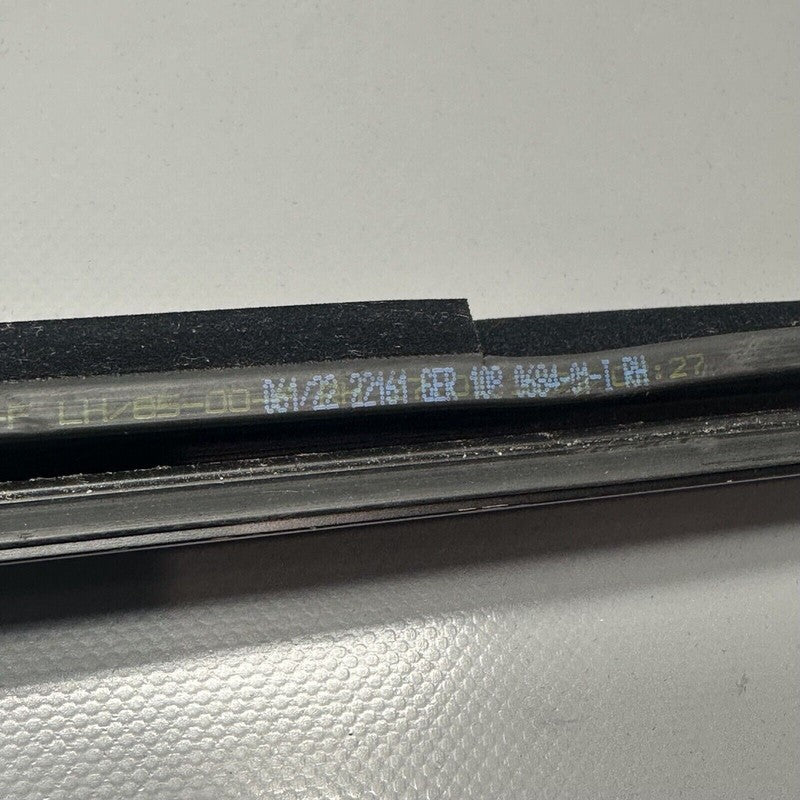 1080684-01-i TESLA MODEL 3 DOOR WINDOW MOLDING RIGHT FRONT 2017 18 19 20 21 2022 1080684-01-i