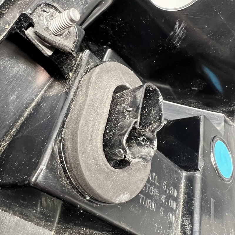 1077397-90 TESLA MODEL 3 TAIL LIGHT LEFT DRIVER 2017 18 19 20 21 22 2023 OEM 1077397-90-