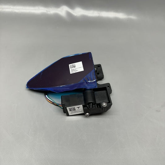 1042766-00-J TESLA MODEL S CHARGE DOOR REFLECTOR LIGHT LEFT 2016 2017 2018 2019 2020 OEM