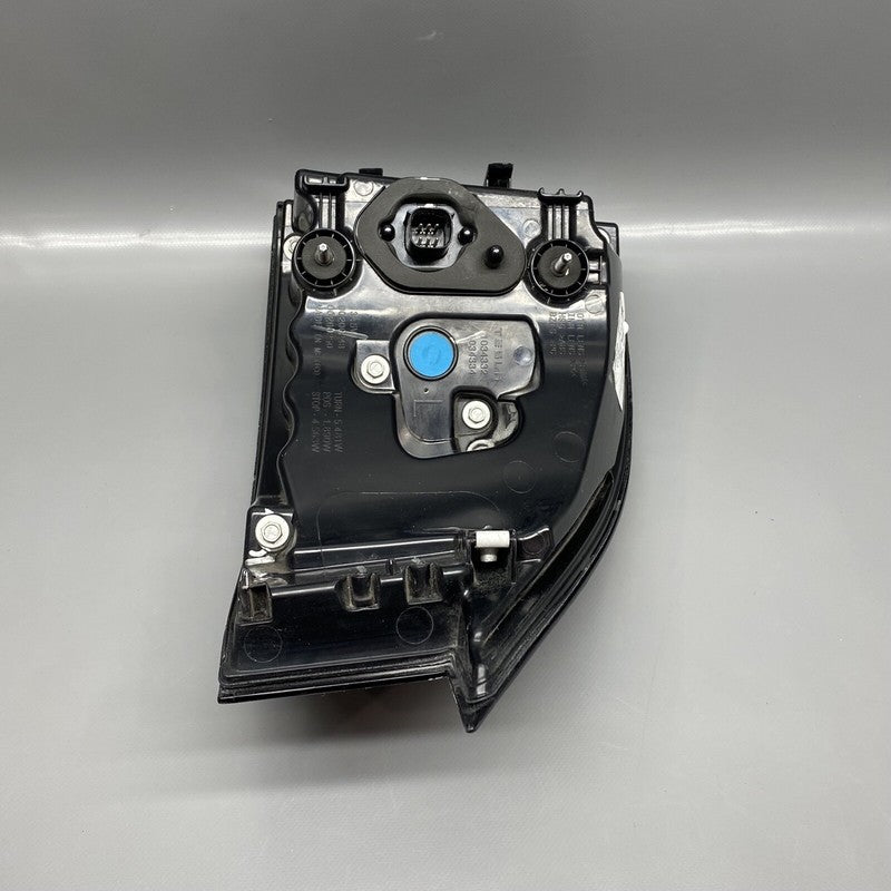 TESLA MODEL X TAIL LIGHT LEFT DRIVER 1034333-00-B 2016 2017 2018 2019 