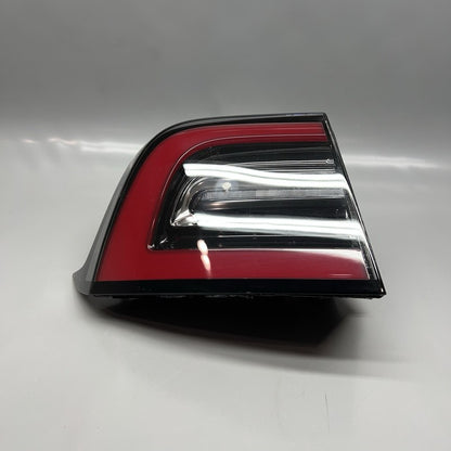 MODEL 3 TESLA MODEL 3 TAIL LIGHT LEFT DRIVER 2017 2018 2019 2020 2021 2022 2023 OEM 