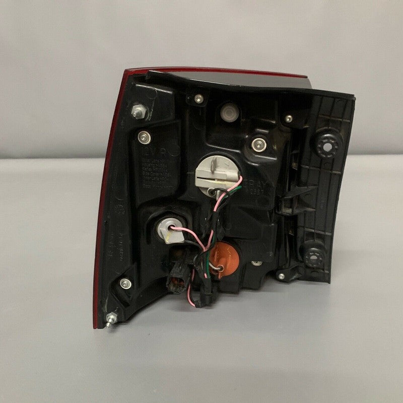 92402-1U500 KIA SORENTO TAIL LIGHT RIGHT PASSENGER 92402-1U500 2014 2015 OEM