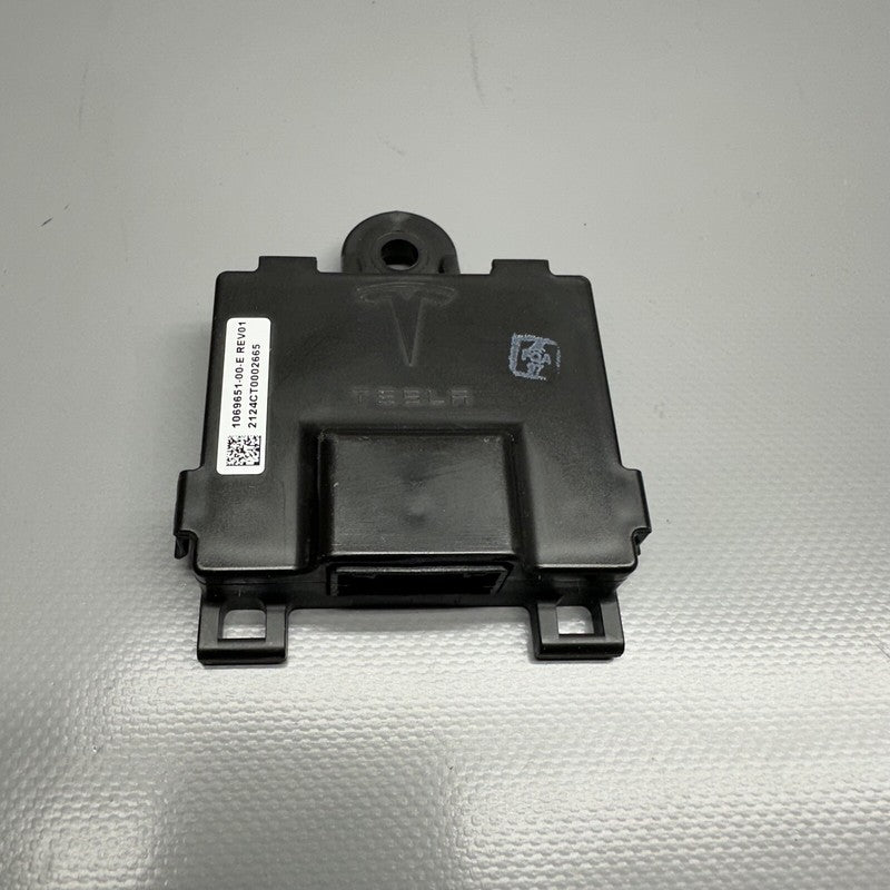 1069651-00-E TESLA MODEL S DOOR HANDLE CONTROL UNIT MODULE FRONT 2016 17 18 2019 1069651-00-E