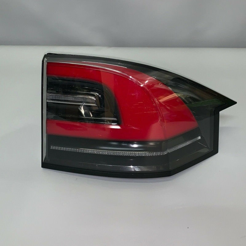 1034333-00-A TESLA MODEL X TAIL LIGHT RIGHT PASSENGER SIDE 2015 2016 2017 2018 2019 OEM