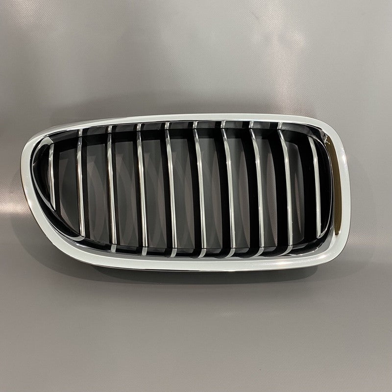 7412324 BMW 528 GRILLE UPPER RIGHT 2014 2015 2016 7412324 535 OEM