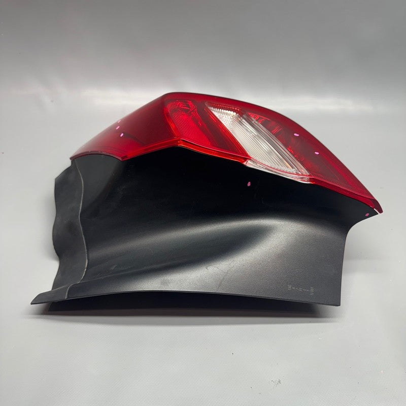 MERCEDES BENZ GLA250 TAIL LIGHT RIGHT PASSENGER 2015-2017 2018 2019 20