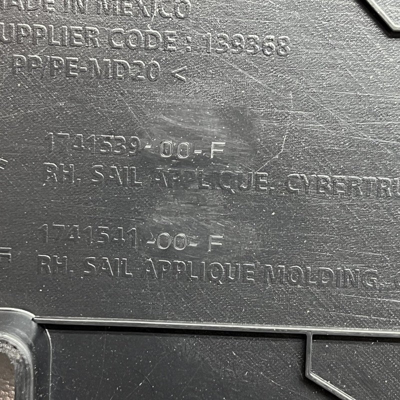 1741539-00-F TESLA CYBERTRUCK BEDSIDE SAIL APPLIQUE RIGHT 2023 2024 OEM 1741539-00-F