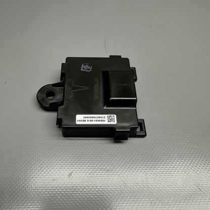 1069651-00-E TESLA MODEL S DOOR HANDLE CONTROL UNIT MODULE FRONT 2016 17 18 2019 1069651-00-E