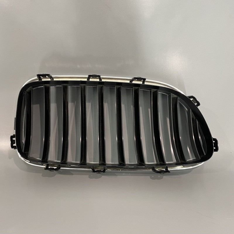 7412323 BMW 528 GRILLE UPPER LEFT 2014 2015 2016 7412323 535 OEM