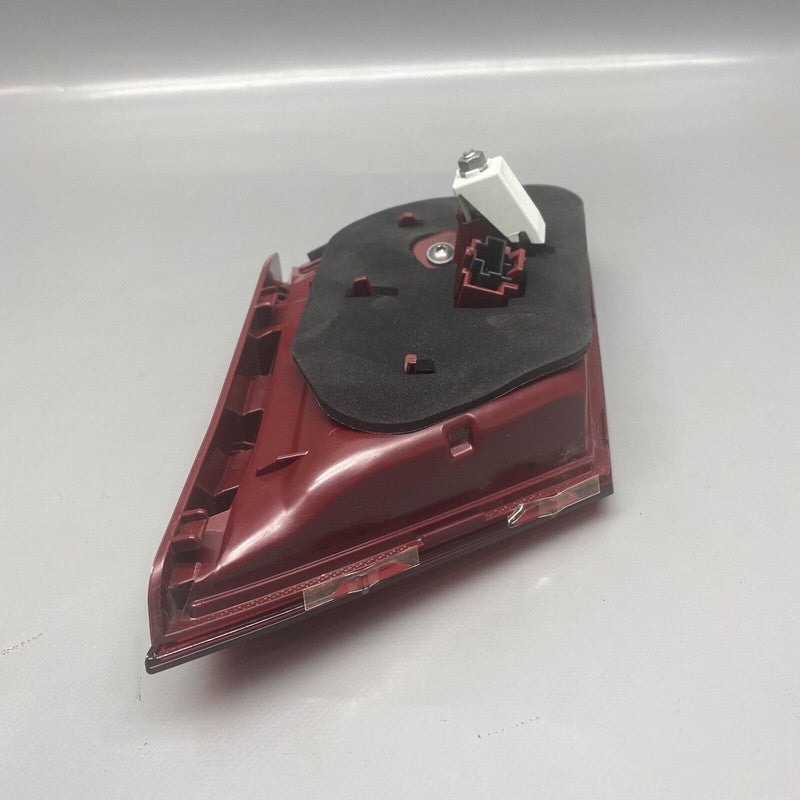 MERCEDES BENZ E350 TAIL LIGHT LEFT INNER A2129062757 2014 2015 2016 OE