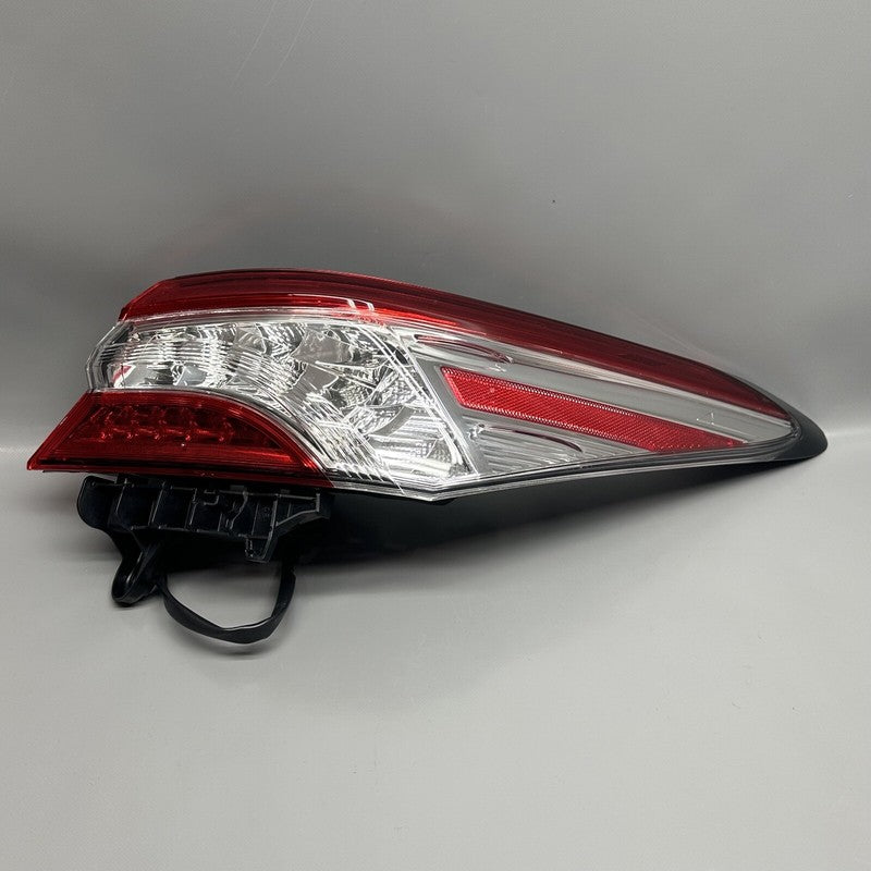 TOYOTA CAMRY TAIL LIGHT RIGHT PASSENGER 2018 2019 2020 OEM 