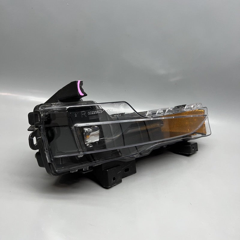 1507931-00-D TESLA MODEL Y FOG LIGHT RIGHT PASSENGER 3 PIN 2020 21 22 2023 OEM 1507931-00-D