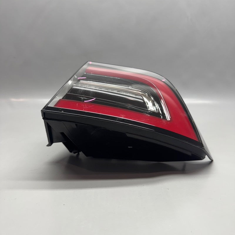 TESLA MODEL 3 TAIL LIGHT RIGHT PASSENGER 2017 2018 2019 2020 2021 LED 