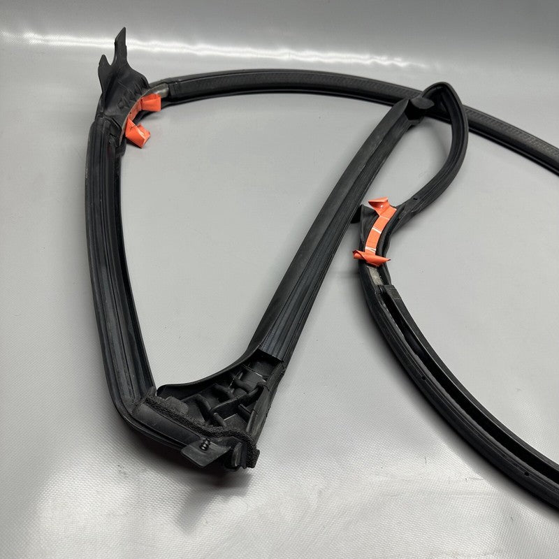 670172827 MASERATI DOOR OPENING FRONT GASKET OEM 670172827