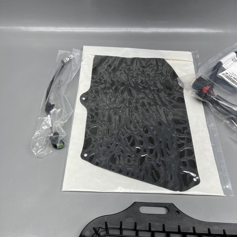 1135723-S0-A TESLA MODEL S DOOR HANDLE RIGHT REAR 2016 2017 2018 2019 2020 GEN 3 OEM