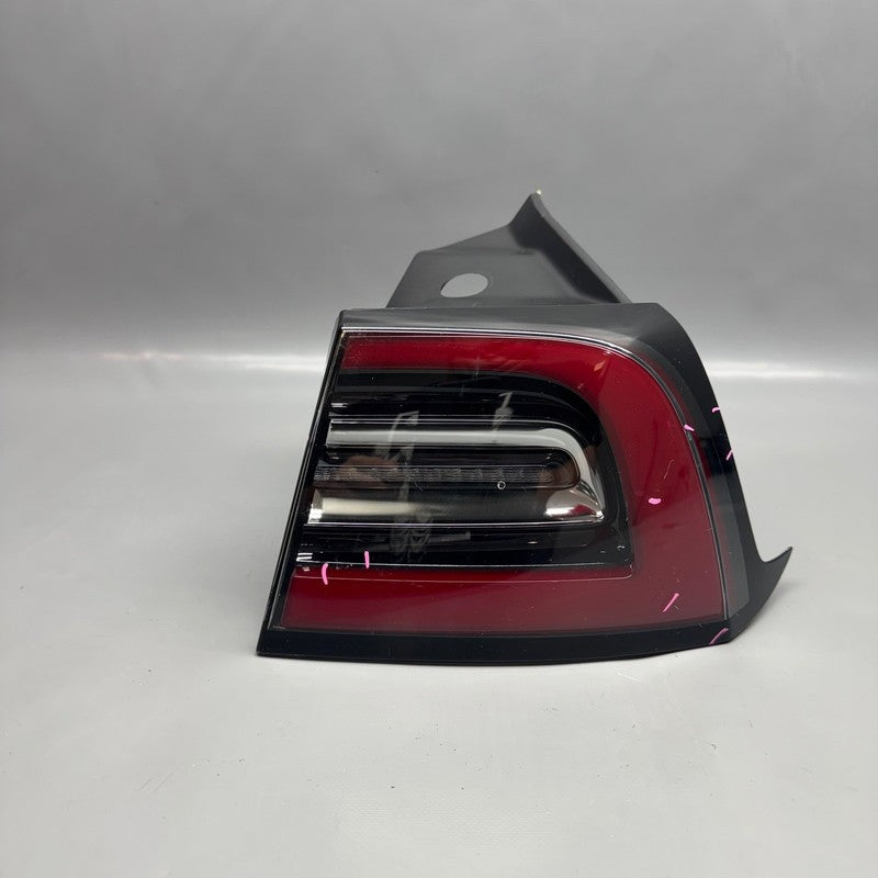 TESLA MODEL 3 TAIL LIGHT RIGHT PASSENGER 2017 2018 2019 2020 2021 LED 