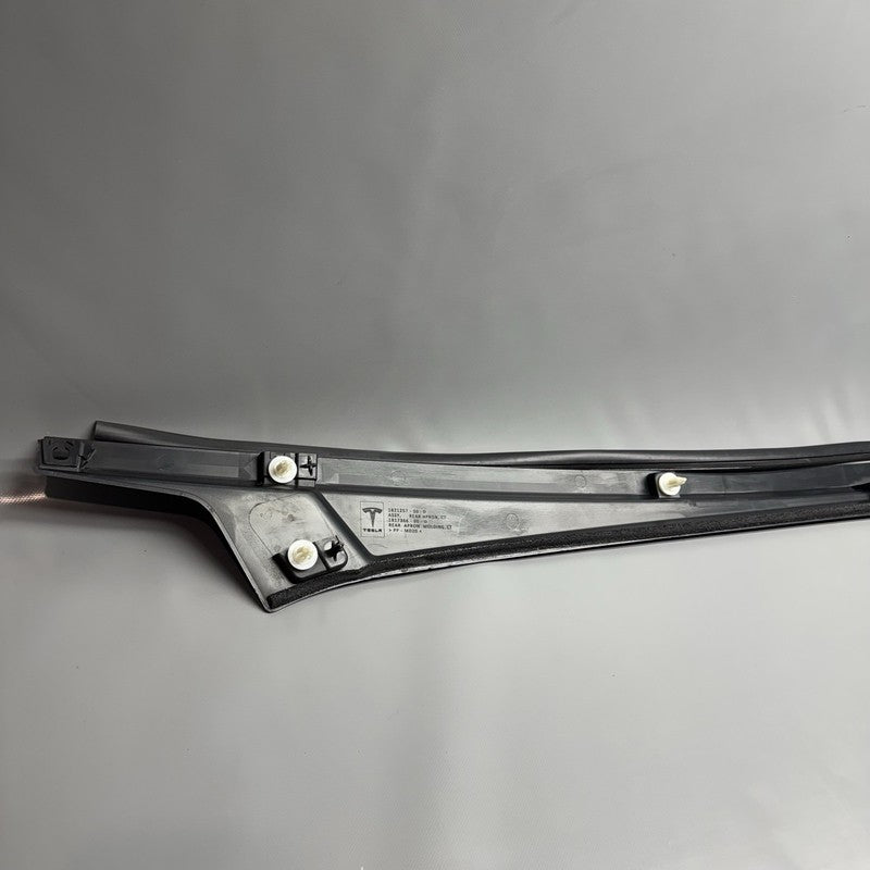 1821257-00-D TESLA CYBERTRUCK APRON REAR TRIM 2024 2025 OEM 1821257-00-D