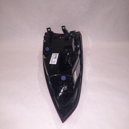 7P5945208R PORSCHE CAYENNE TAIL LIGHT RIGHT PASSENGER 7P5945208R 2015 2016 2017 LED OEM