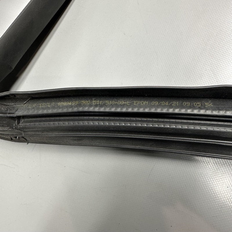 1090510-00-L TESLA MODEL 3 DOOR SEAL RIGHT REAR 2017 18 19 20 21 22 2023 OEM 1090510-00-L