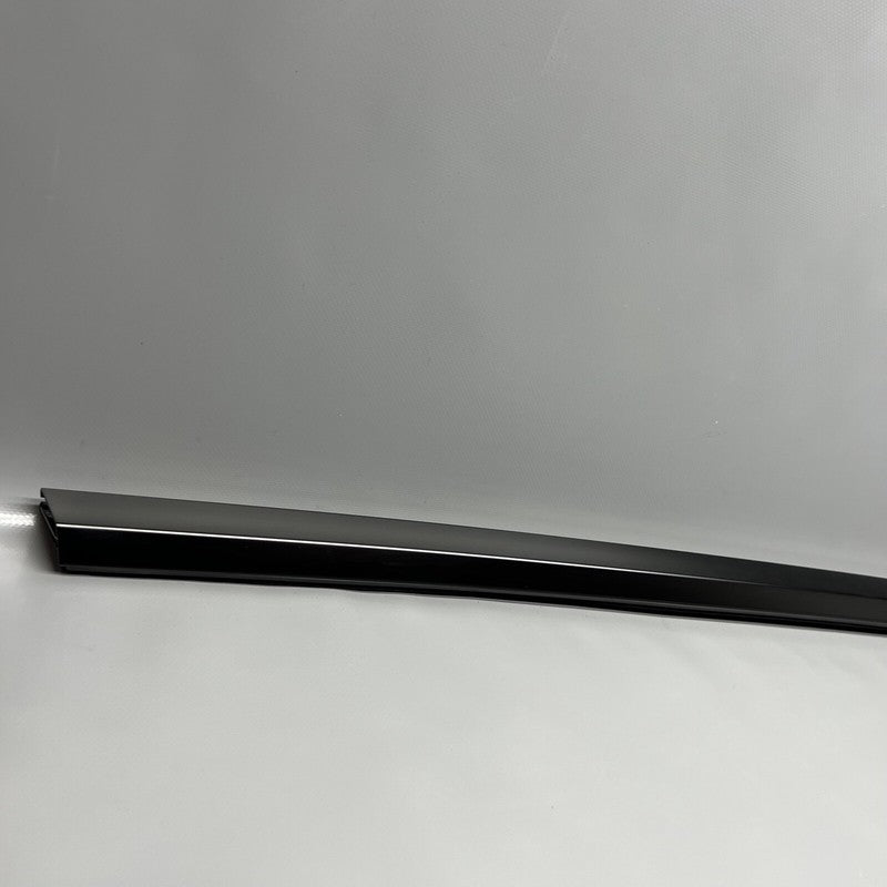 1621165-00-B TESLA MODEL Y DOOR WINDOW MOLDING RIGHT FRONT 2020 21 22  23 2024 1621165-00-B