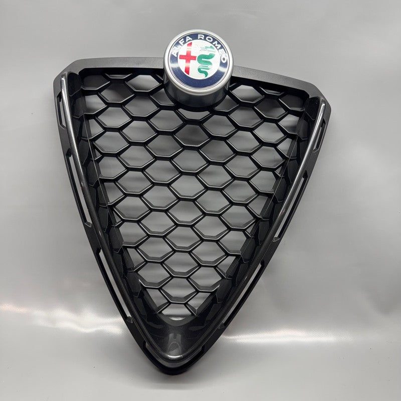 ALFA ROMEO STELVIO FRONT GRILLE 2017 2018 2019 2020 2021 2022 OEM 1561