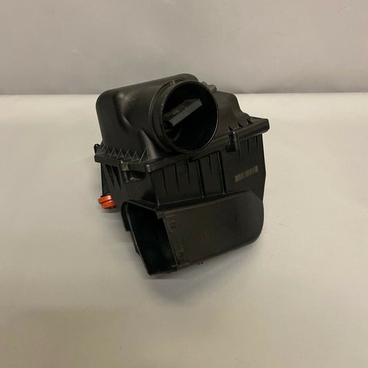 7643301 BMW 740 G11 G12 AIR INTAKE CLEANER BOX RIGHT 2016 2017 2018 2019 OEM
