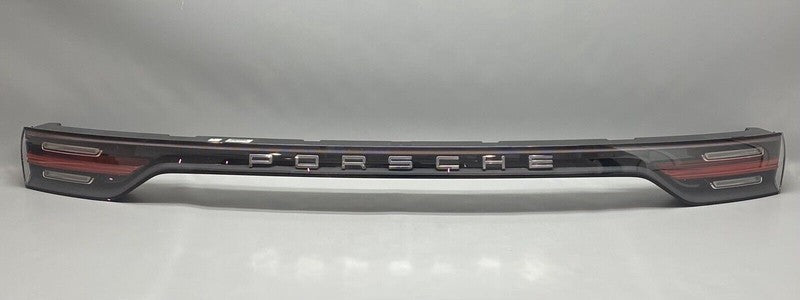 9Y0945081Q PORSCHE CAYENNE TRUNK CENTER TAIL LIGHT LED 2019 2020 2021 OEM 9Y0945081Q