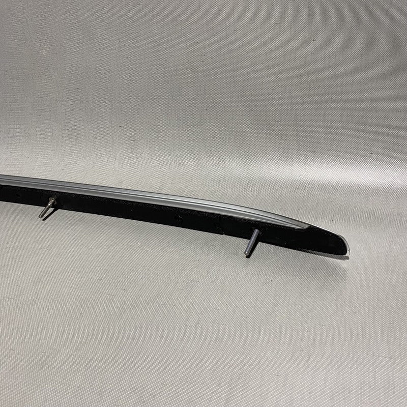 9Y0860044B PORSCHE CAYENNE ROOF RAIL RIGHT 9Y0860044B 2019 2020 OEM