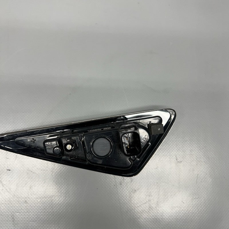 1125106-77-E TESLA MODEL 3 FENDER CAMERA MARKER LEFT 2018 2019 2020 2021 1125106-77-E
