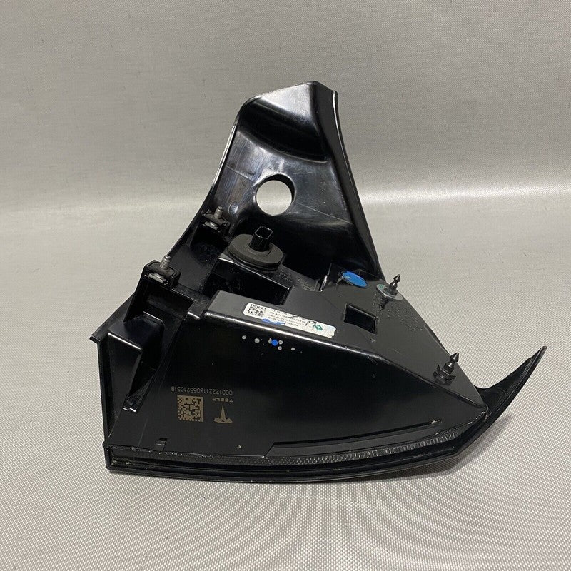 TESLA MODEL 3 TAIL LIGHT LEFT DRIVER 1077397-00-E 2017 2018 2019 2020 
