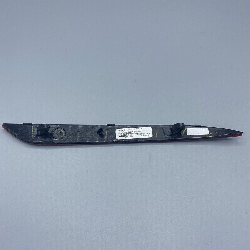 6007705-00-D TESLA MODEL S REAR BUMPER REFLECTOR LEFT 2016 2017 2018 2019 2020 OEM