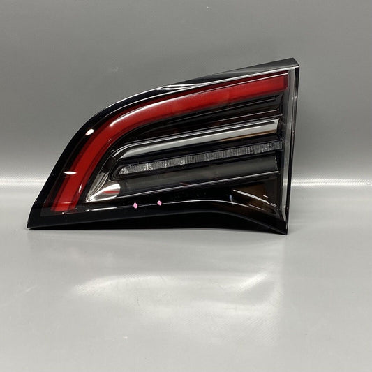 1502089-00-B TESLA MODEL Y TAIL LIGHT TRUNK RIGHT PASSENGER 1502089-00-B 2020 21 22 2023 OEM