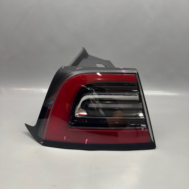 TESLA MODEL Y TAIL LIGHT LEFT DRIVER 2020 2021 2022 2023 2024 2025 OEM