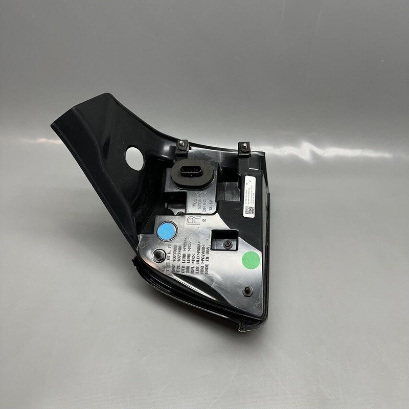 TESLA MODEL 3 TAIL LIGHT RIGHT PASSENGER 2017 2018 2019 2020 2021 1077